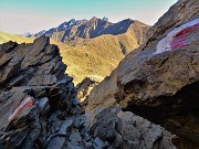 27 Dal ripido impegnativo canalino vista verso il Passo di Salmurano, il Monte di sopra e il Valletto